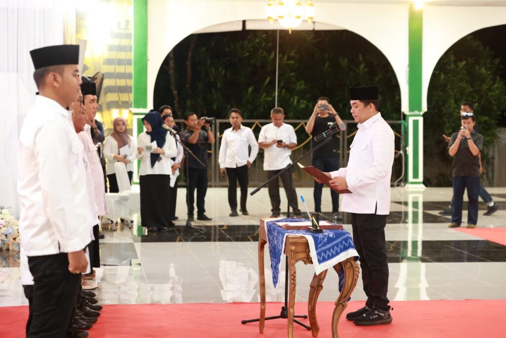 Suasana khidmat pelantikan Dewan Kesenian Tanah Bumbu oleh Bupati Andi Rudi Latif